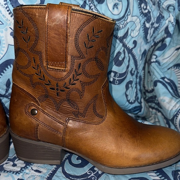 These boots were made for walking!!!  Tan Leather Ankle Boots - Picture 9 of 12
